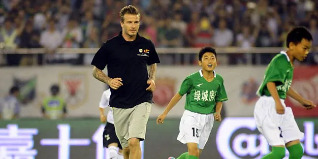 David Beckham Tak Tahan Godaan Lapangan Hijau