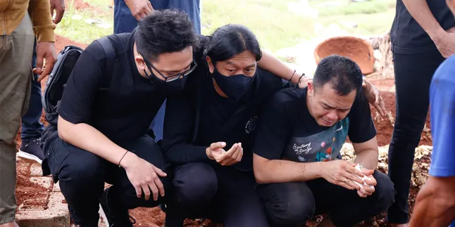 David NOAH Menangis Kenang Perjuangan Clerence Chyntia Melawan Kanker David NOAH Menangis Kenang Perjuangan Clerence Chyntia Melawan Kanker