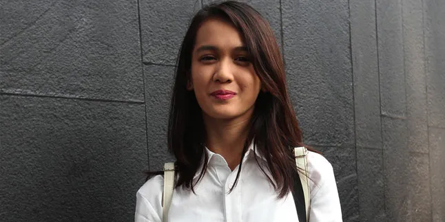 Dea Annisa Masih Perjalanan Pulang, Jenazah Ayah Sudah Dimakamkan