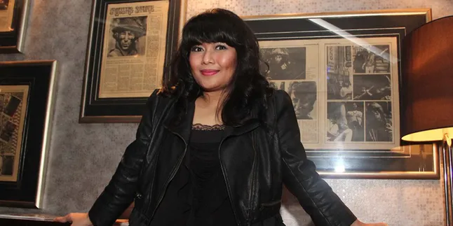 Dea Mirella Pakai Busana Ala K-Pop, Cantik?