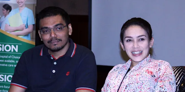 Debat Cagub, Rieke Dyah Pitaloka Didampingi Suami