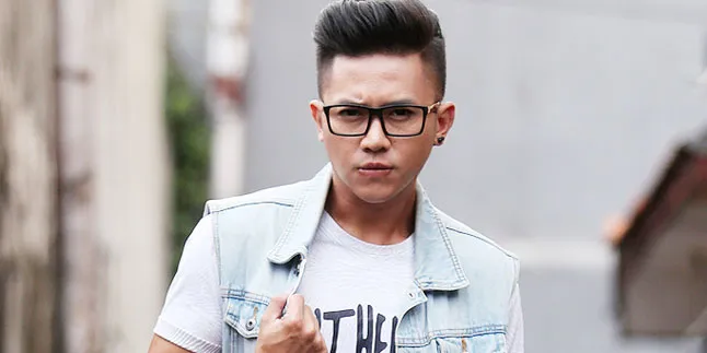 Debut di Dunia Film Rafael Tan Bintangi 'MAJU KENA MUNDUR KENA'