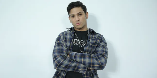 Debut Layar Lebar Lewat 'ADAGIUM', Pangeran Lantang Kena Tegur Teuku Rifnu Wikana Karena Bercanda Saat Reading Debut Layar Lebar Lewat 'ADAGIUM', Pangeran Lantang Kena Tegur Teuku Rifnu Wikana Karena Bercanda Saat Reading