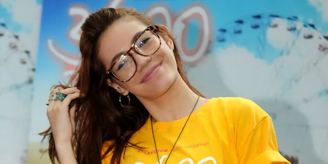 Debut Main Film, Shae Kena Bentak Sutradara