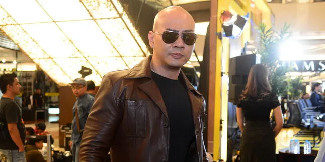 Deddy Corbuzier: Banyak Artis-Artis Nge-Vlog Nggak Ada Isinya Deddy Corbuzier: Banyak Artis-Artis Nge-Vlog Nggak Ada Isinya