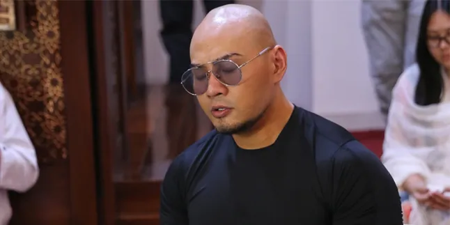 Deddy Corbuzier Ungkap Alasan Dirinya Selalu Pakai Kacamata Hitam