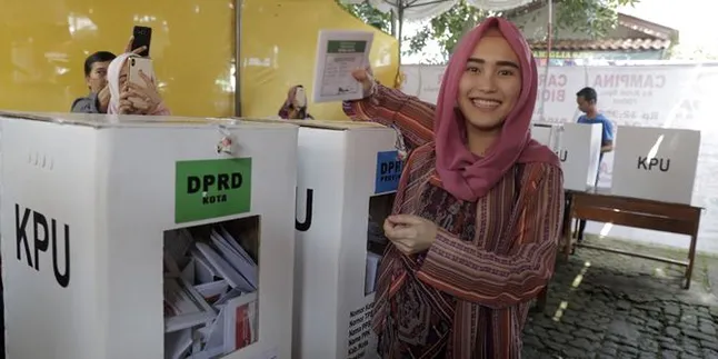 Deg-Degan Nyoblos di Pemilu 2019, Ayu Ting Ting Sampai Berkeringat Saat Keluar TPS