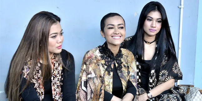 Della Perez Jadi Supir Pribadinya, Jupe Minta Adiknya Tak Malu Della Perez Jadi Supir Pribadinya, Jupe Minta Adiknya Tak Malu