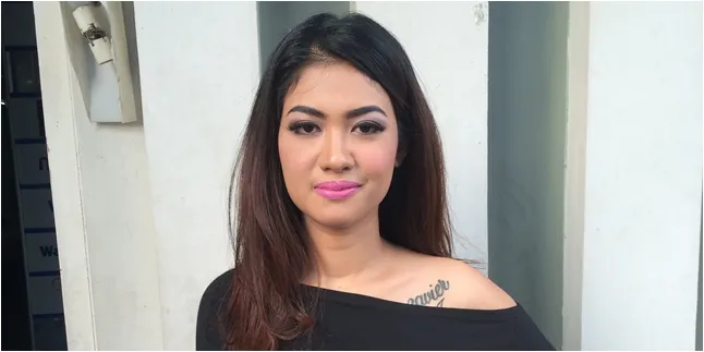 Della Perez Resmi Cerai, Kompak Jomblo Sama Jupe Della Perez Resmi Cerai, Kompak Jomblo Sama Jupe