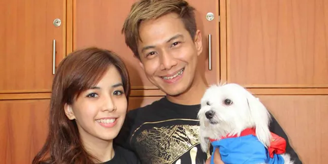 Delon, Yeslin dan Superdog Lucu Milik Mereka