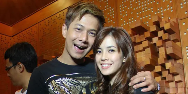 Delon - Yeslin Wang, Libur Natal dan Tahun Baru di Rumah Saja