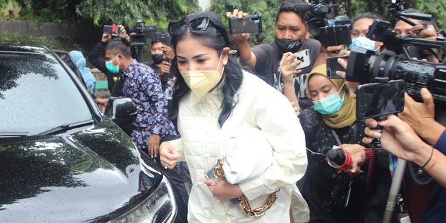 Fever and Must Rest, Nindy Does Not Attend Divorce Hearing