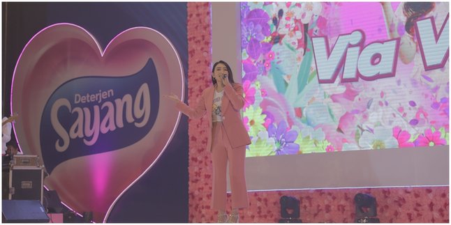 Spiced up by Via Vallen, Let's Take a Look at the Festivity of the Launch of Sayang Detergent with Snow Foam Technology Innovation