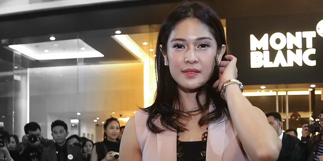 Demi 'AADC 2', Dian Sastro Tinggalkan Film 'KARTINI'? Demi 'AADC 2', Dian Sastro Tinggalkan Film 'KARTINI'?
