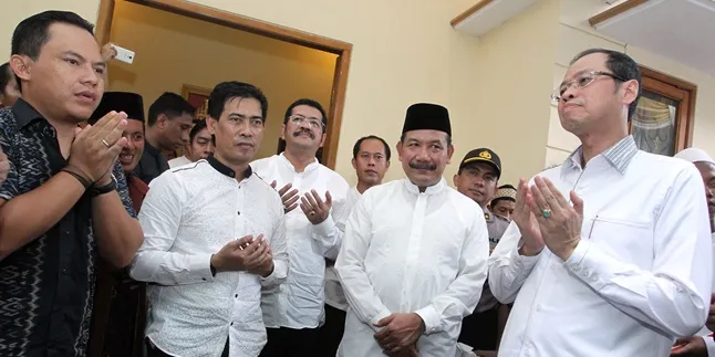 Demi Acara Amal Wali Rela Tampil Hujan-Hujanan