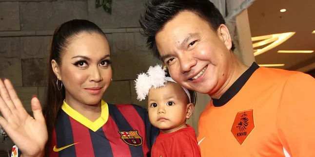 Demi Anak, Denada Rajin Bawa Panci Listrik Demi Anak, Denada Rajin Bawa Panci Listrik