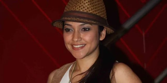 Demi Anak, Sarah Azhari Tak Lagi Kejar Karir