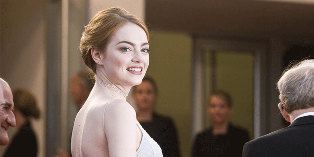 Demi 'BATTLE OF THE SEXES', Emma Stone Giat Latihan Tenis
