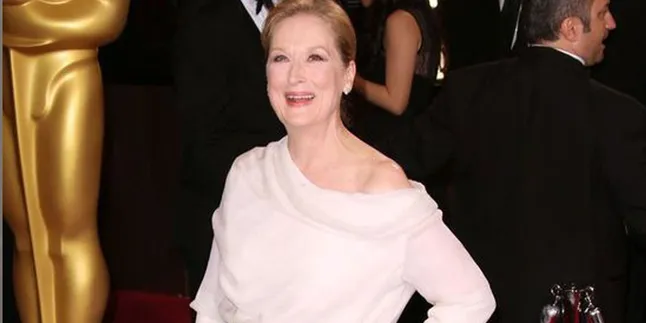 Demi Jadi Rockstar, Meryl Streep Rela Berlatih Gitar Demi Jadi Rockstar, Meryl Streep Rela Berlatih Gitar
