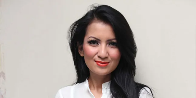 Demi Karir, Five Vi Kecanduan Teknik Sulam