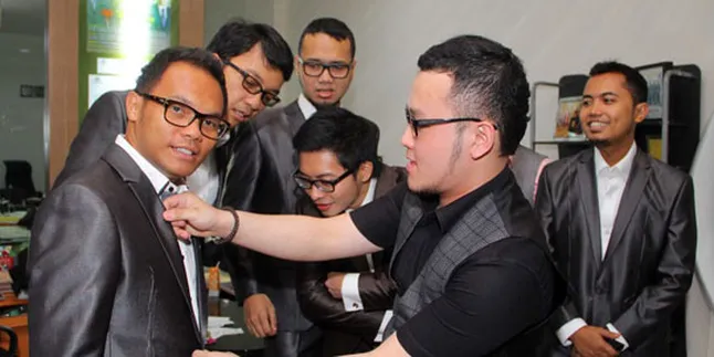 Demi Konser, Kerispatih Fitting Baju di Samuel Wong Hang