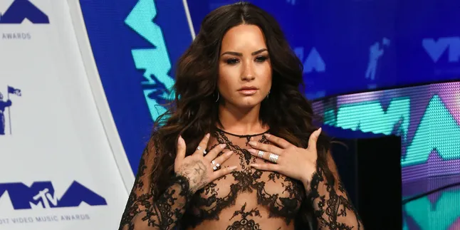 Demi Lovato Batalkan Sisa Jadwal Dari Rangkaian Tur 'Tell Me You Love Me'
