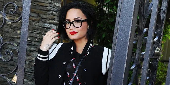 Demi Lovato Ditemukan Overdosis di Rumahnya di Hollywood Hills Demi Lovato Ditemukan Overdosis di Rumahnya di Hollywood Hills