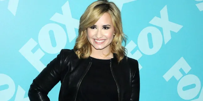 Demi Lovato Ternyata Seorang Biseksual? Demi Lovato Ternyata Seorang Biseksual?