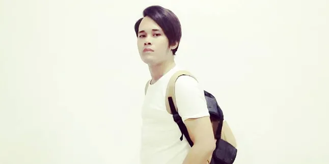Demi Lunasi Utang Sang Ayah, Anak Mendiang Deddy Dores Terpaksa Harus Korbankan Karir Musiknya dan Pilih Jadi Supir Ojek Online Demi Lunasi Utang Sang Ayah, Anak Mendiang Deddy Dores Terpaksa Harus Korbankan Karir Musiknya dan Pilih Jadi Supir Ojek Online