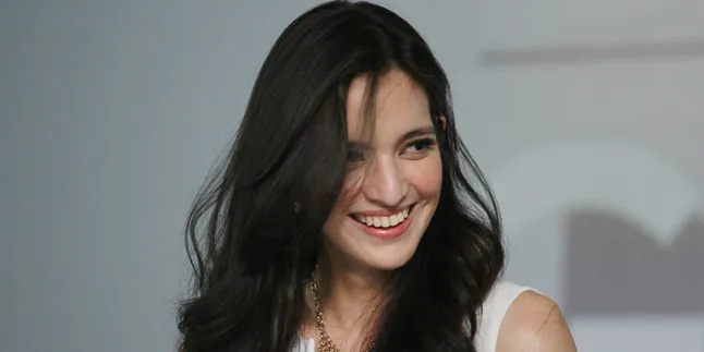 Demi Mr Grey, Nia Ramadhani Bakrie Rela Terbang ke Singapura Demi Mr Grey, Nia Ramadhani Bakrie Rela Terbang ke Singapura
