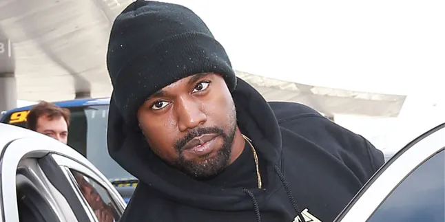 Demi North West, Kanye West Rela Berubah Jadi Kelinci Paskah! Demi North West, Kanye West Rela Berubah Jadi Kelinci Paskah!