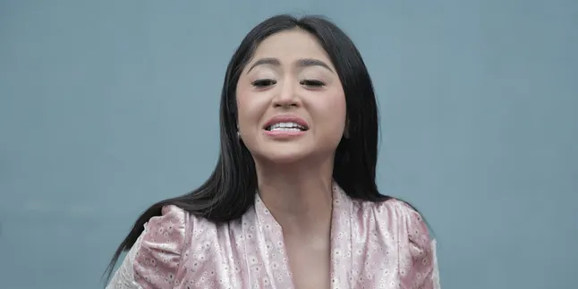Demi Orangtua, Dewi Perssik Lebih Memilih Rela Kehilangan Apapun