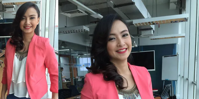 Demi Profesi, Auxilia Paramitha Belajar Soal Sepakbola Demi Profesi, Auxilia Paramitha Belajar Soal Sepakbola