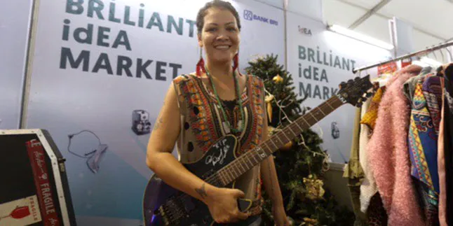 Demi Rumah Harapan, Melanie Subono Jual Gitar Stone Temper Pilots