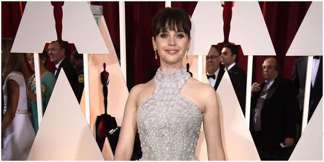 Demi 'STAR WARS', Felicity Jones Rela Tutup Mulut Selama 2 Tahun!