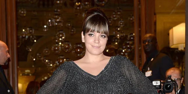 Demi Suriah, Lily Allen Rela Jadi Alien