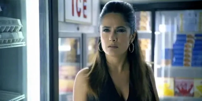 Demi Susu, Salma Hayek Rela Melakukan Apa Saja