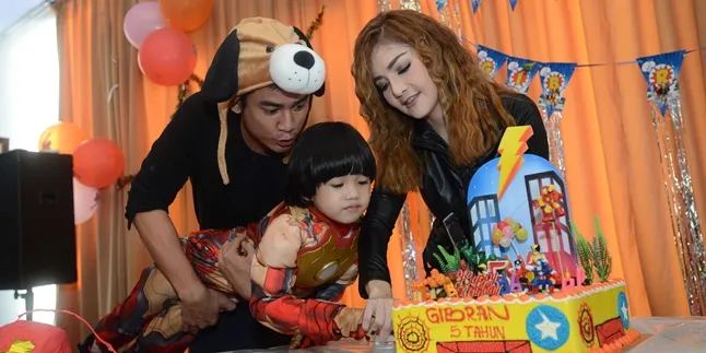 Demi Ulang Tahun Gibran, Irma Dharmawangsa Rela Jadi Black Widow