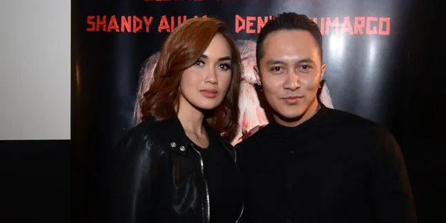 Demian & Sara Wijayanto Rencanakan Bulan Madu Tahun Depan Demian & Sara Wijayanto Rencanakan Bulan Madu Tahun Depan