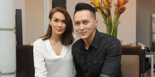 Demian dan Sara Wijayanto Rayakan Lebaran di Rumah Baru Demian dan Sara Wijayanto Rayakan Lebaran di Rumah Baru