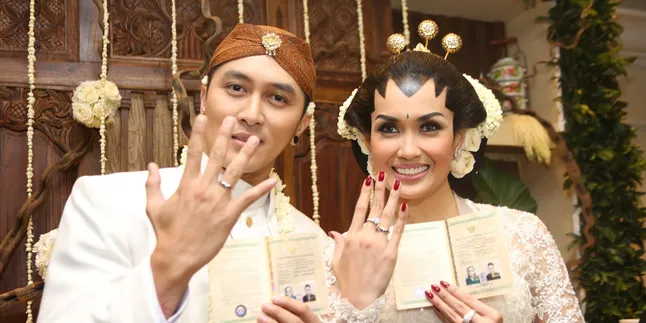 Demian Menikahi 'Saudara Kembarnya' Sendiri? Demian Menikahi 'Saudara Kembarnya' Sendiri?
