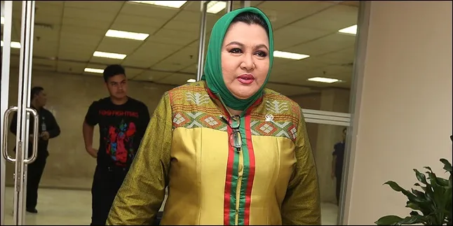 Denada Cerai, Emilia Contessa: Semua Tak Lepas Dari Takdir Denada Cerai, Emilia Contessa: Semua Tak Lepas Dari Takdir