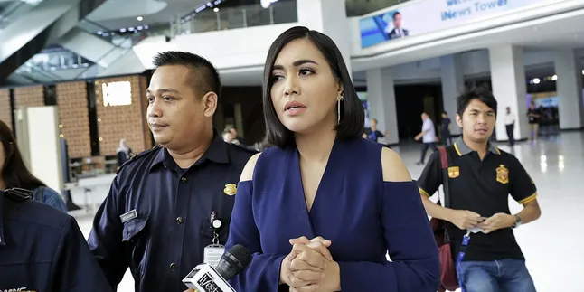 Denada Ungkap Alasan Soal Bawa Anak Berobat ke Singapura