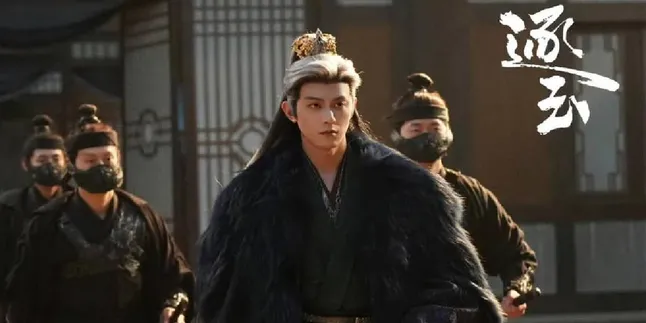 Deng Kai Surrounded at the Airport, Even More Popular After Starring in PURSUIT OF JADE