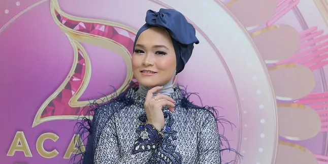 Bawakan Lagu 'Aku Semut Merah' di Panggung DA Asia 4, Fauziah Gambus Tampil Memesona