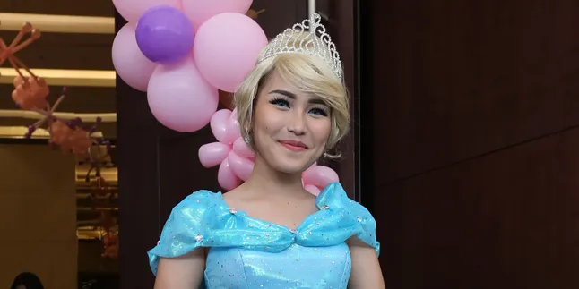 Dengar Nama Raffi, Ayu Ting Ting Tinggalkan Awak Media Dengar Nama Raffi, Ayu Ting Ting Tinggalkan Awak Media
