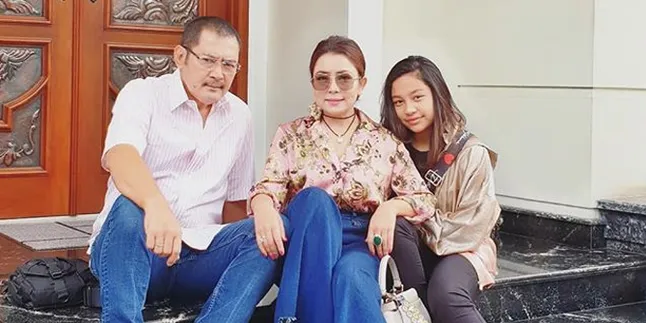 Dengarkan Anaknya Bernyanyi, Mayangsari Mewek