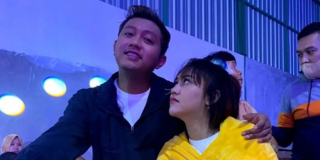 Denny Caknan Posts Intimate Photos with Happy Asmara on Valentine's Day, Netizens: This Photo with Ayang!