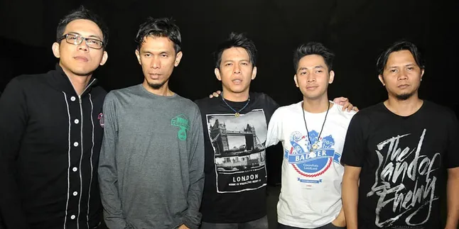 Denny Sakrie Pertanyakan Klaim NOAH Setingkat Band Luar Negeri
