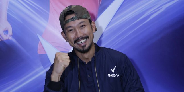 Denny Sumargo Admits to Having Raised Chickens and Going Bankrupt, Reveals Discomfort in the Entertainment World